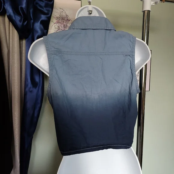 💜 Wallflower Blue Chambray Ombre Dye Sleeveless Button Down Tie Top, Size M - Picture 5 of 7